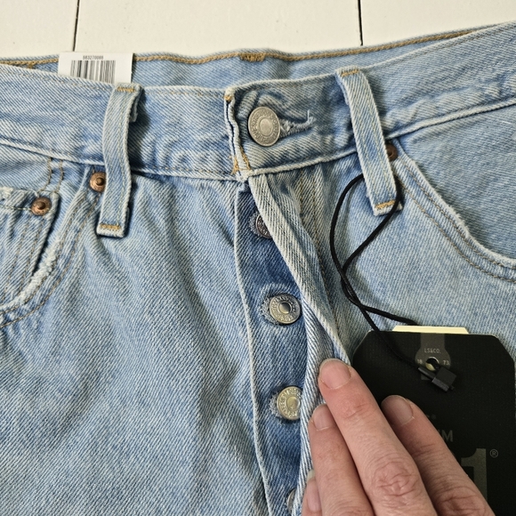 NWT Levi's 501 Original High Rise Light Wash Short 30 - Picture 5 of 10